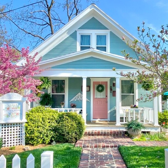 Meet your Posher, Lori (Bubbles) - Picture 16 of 16